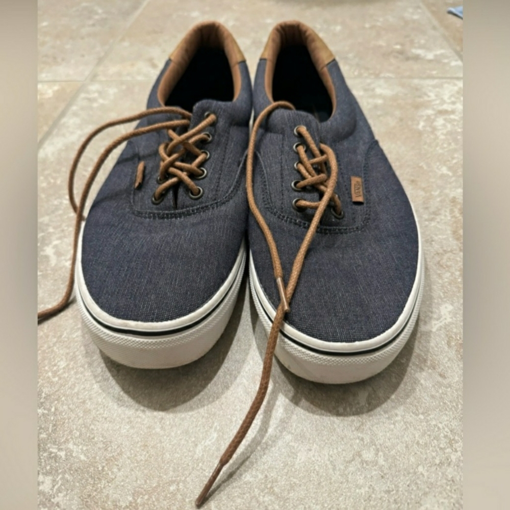 Vans - Picture 2 of 6